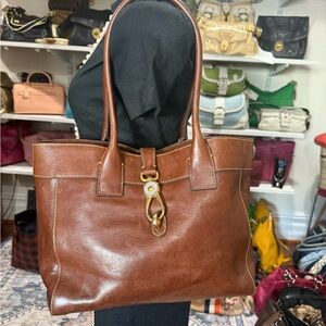 Dooney and Bourke Elegant Brown Leather Tote Bag